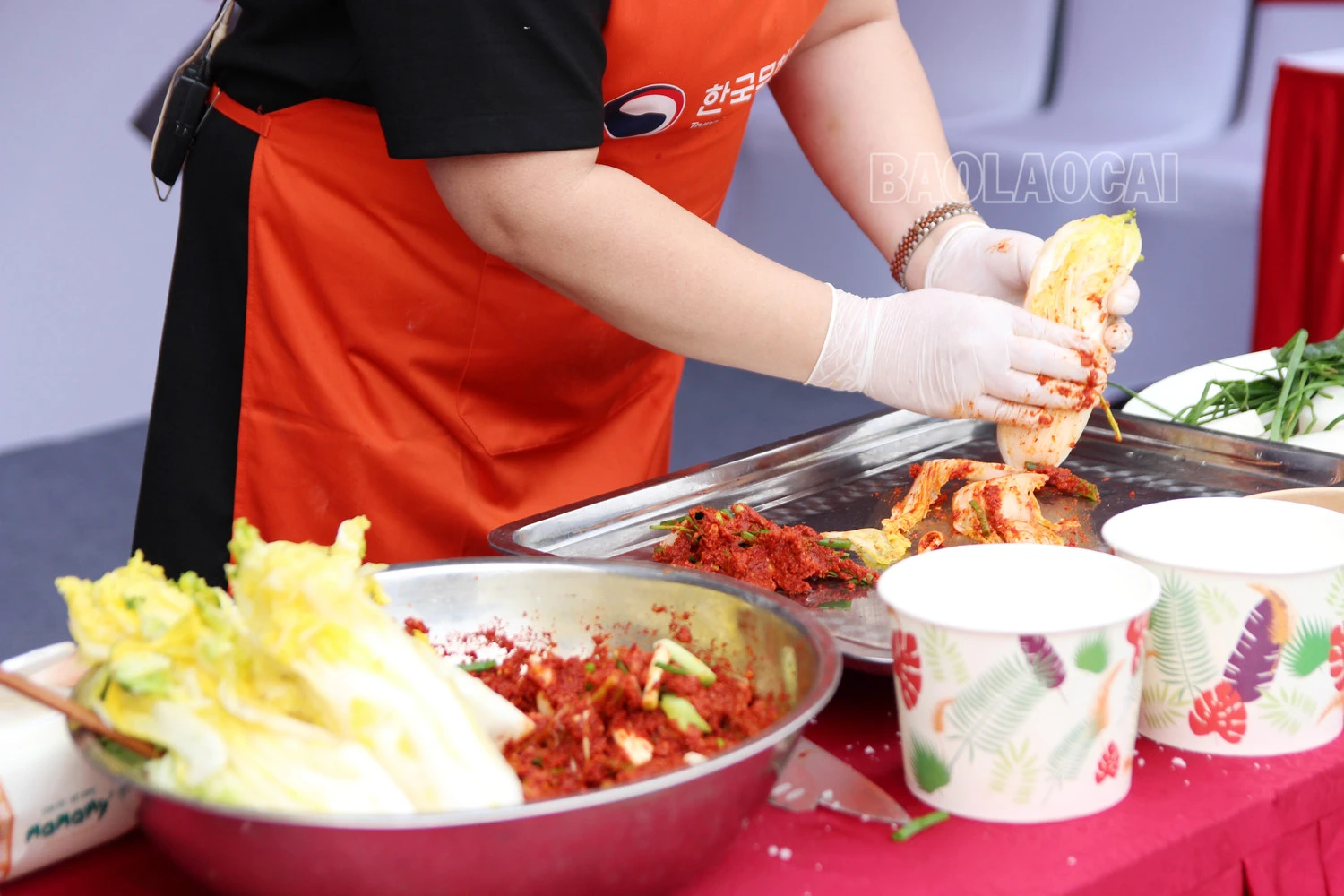 Hơn 200 người dân và du khách tham gia học làm món ăn quốc dân của Hàn Quốc tại Sa Pa ảnh 3