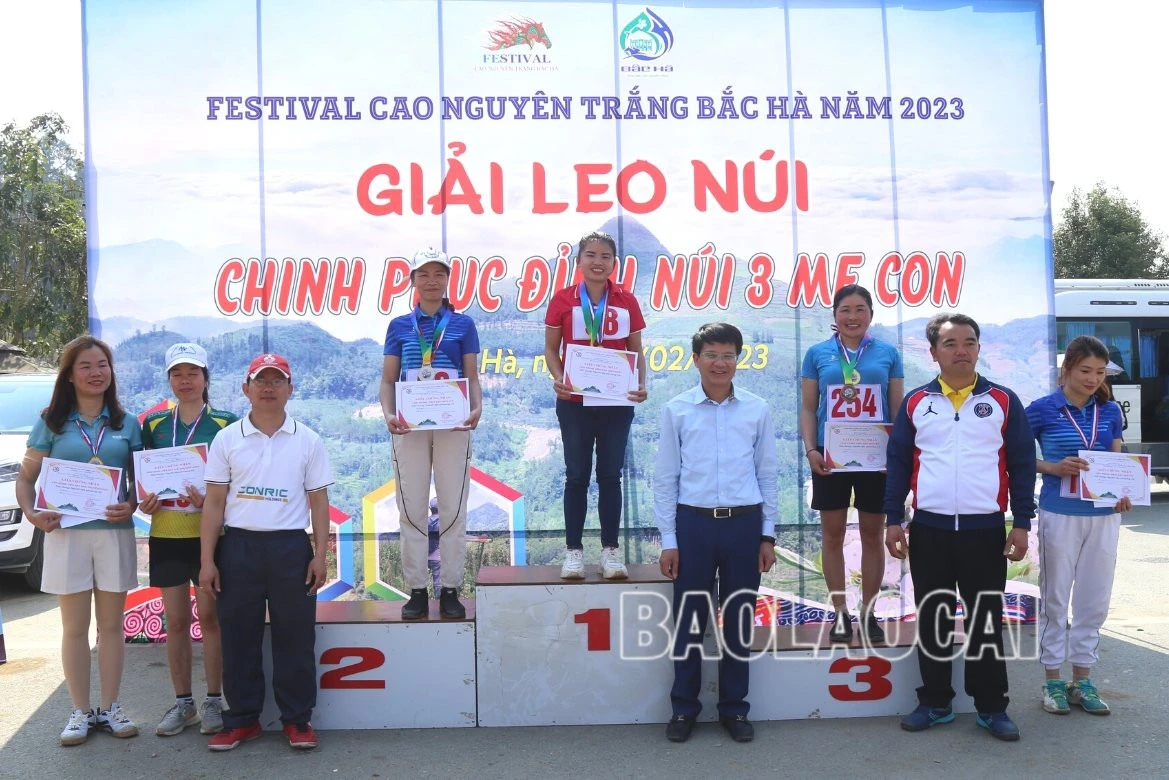 Hấp dẫn Giải Leo núi chinh phục đỉnh núi Ba Mẹ Con ảnh 19