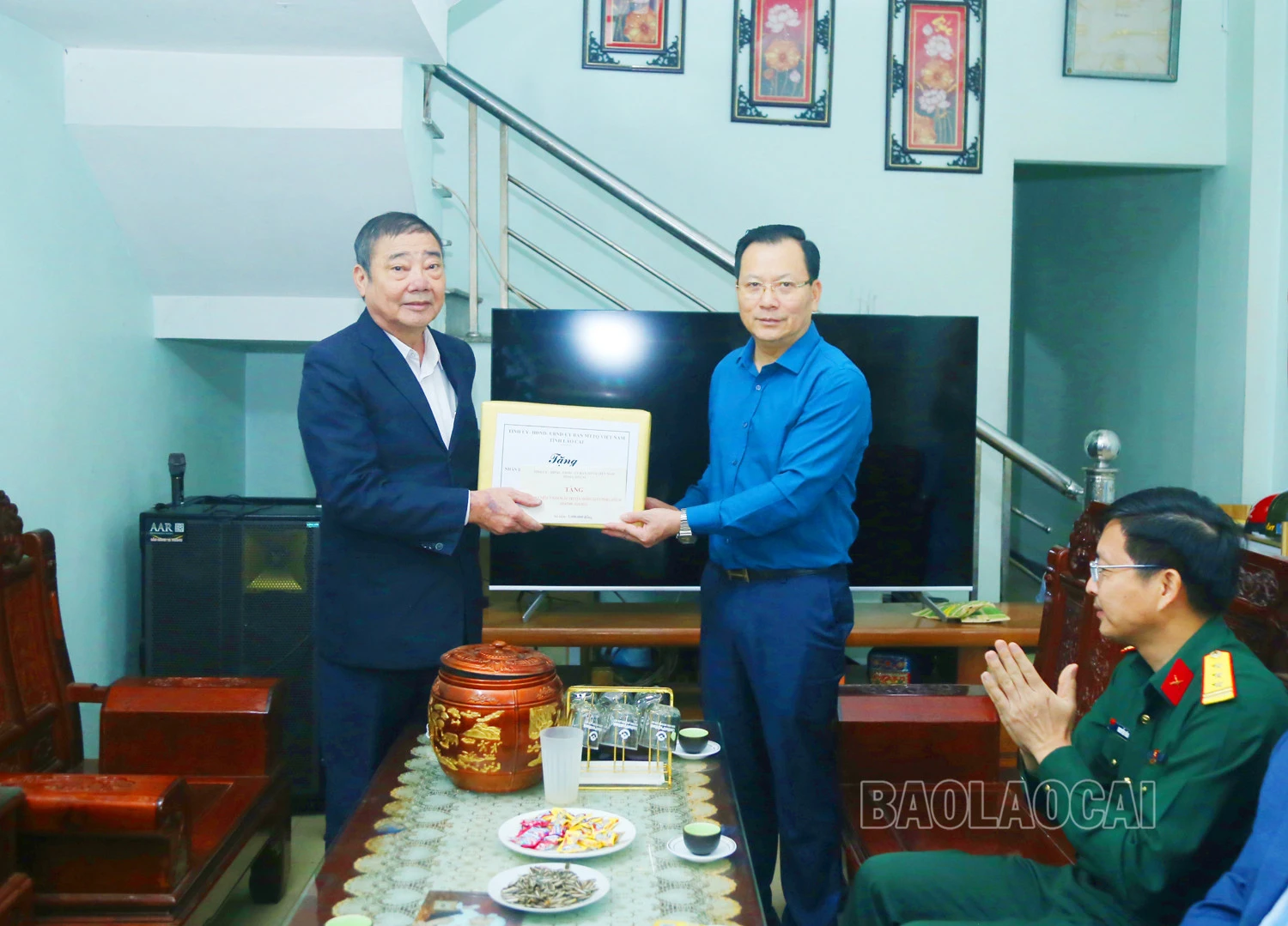 Các đồng chí lãnh đạo tỉnh thăm, tặng quà gia đình quân nhân, cựu quân nhân và người có công tại một số địa phương ảnh 5