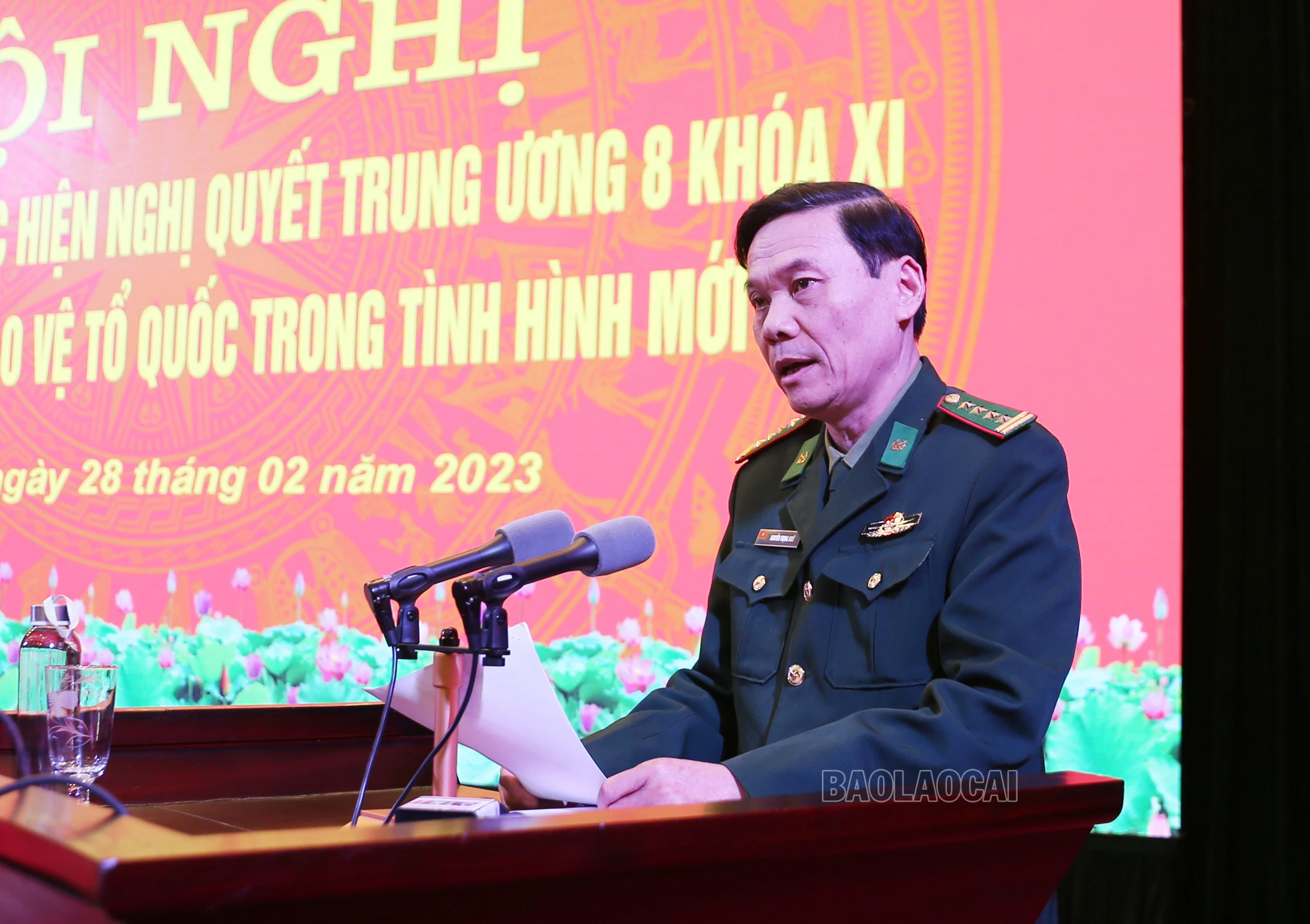 Các đại biểu tham luận tại hội nghị.