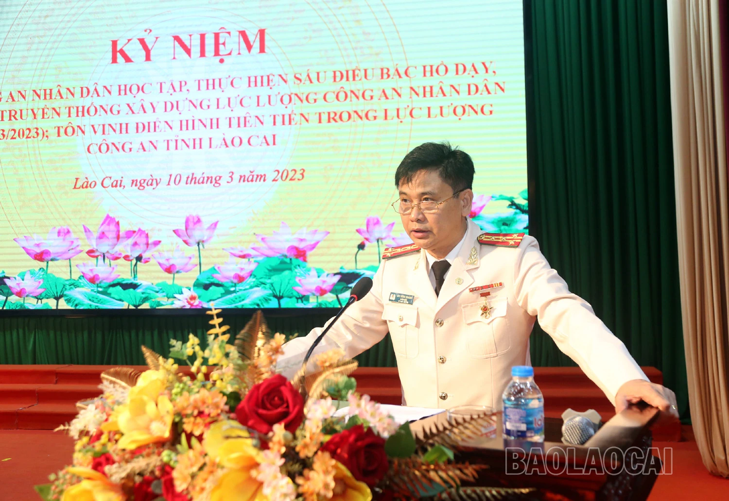 Đại tá Lưu Hồng Quảng, Bí thư Đảng ủy, Giám đốc Công an tỉnh đọc diễn văn tại buổi lễ.