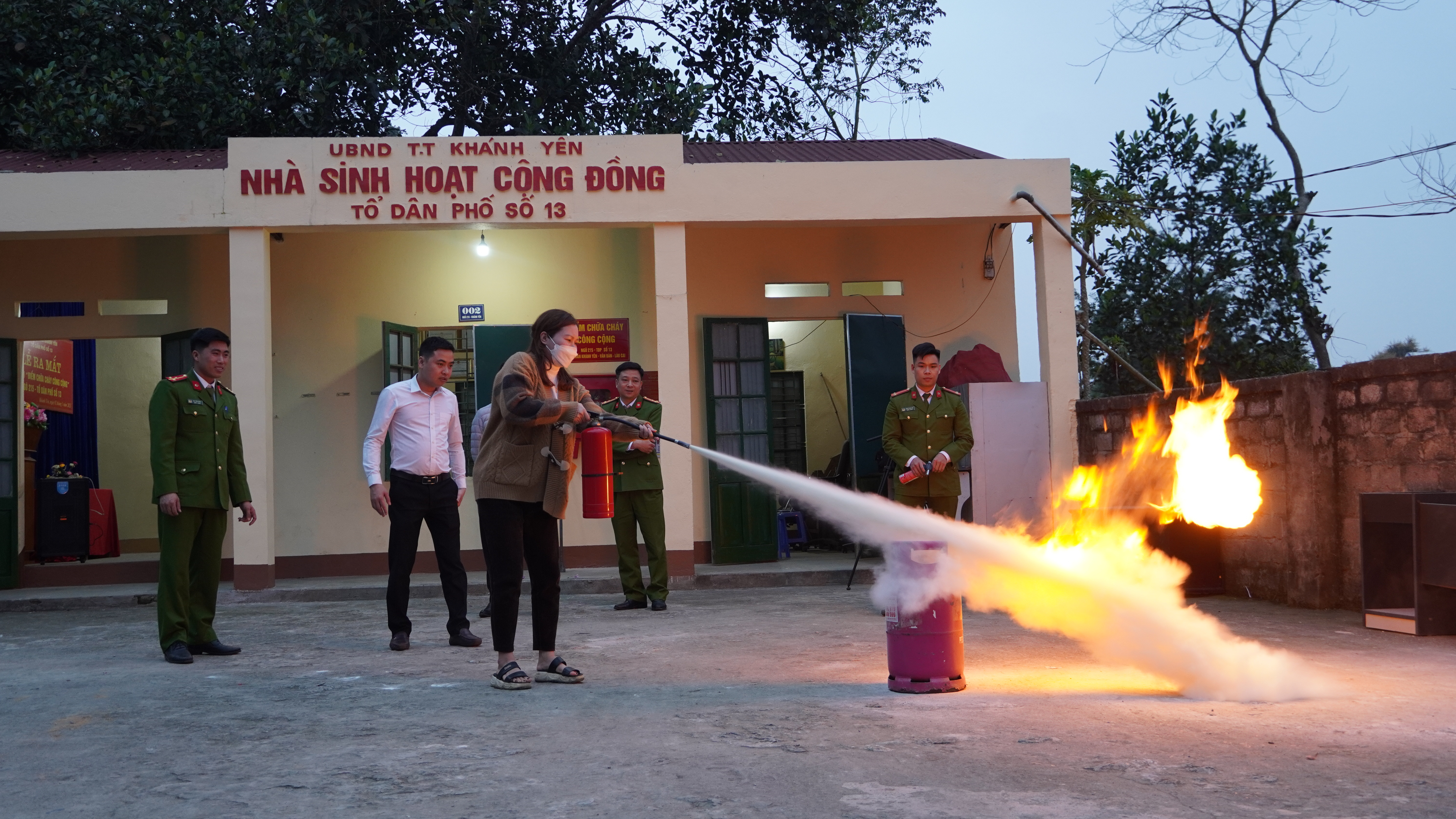Thị trấn Khánh Yên (Văn Bàn): Ra mắt mô hình “Điểm chữa cháy công cộng” ảnh 1