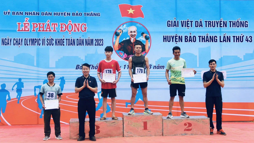 Trao giải toàn đoàn cho các đội. Trao giải cá nhân các nội dung