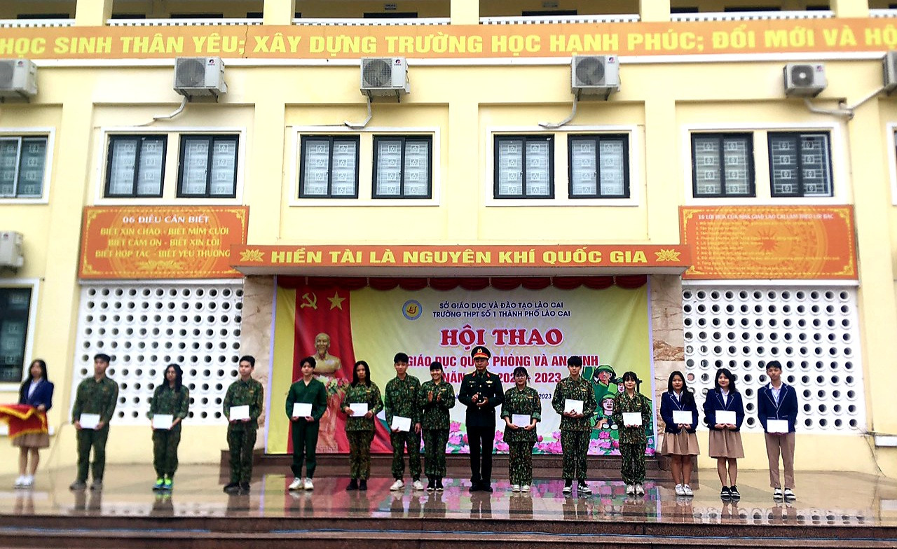 Trường THPT số 1 thành phố Lào Cai: Tổ chức thành công hội thao giáo dục quốc phòng và an ninh ảnh 2 Trường THPT số 1 thành phố Lào Cai: Tổ chức thành công hội thao giáo dục quốc phòng và an ninh ảnh 2