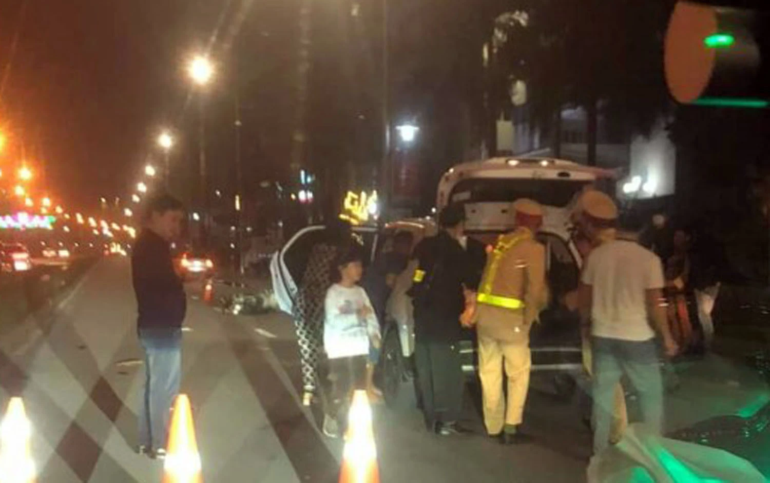 Tạm giữ đối tượng lao xe máy vào tổ công tác khiến một chiến sỹ cảnh sát giao thông bị thương ảnh 1 Tạm giữ đối tượng lao xe máy vào tổ công tác khiến một chiến sỹ cảnh sát giao thông bị thương ảnh 1