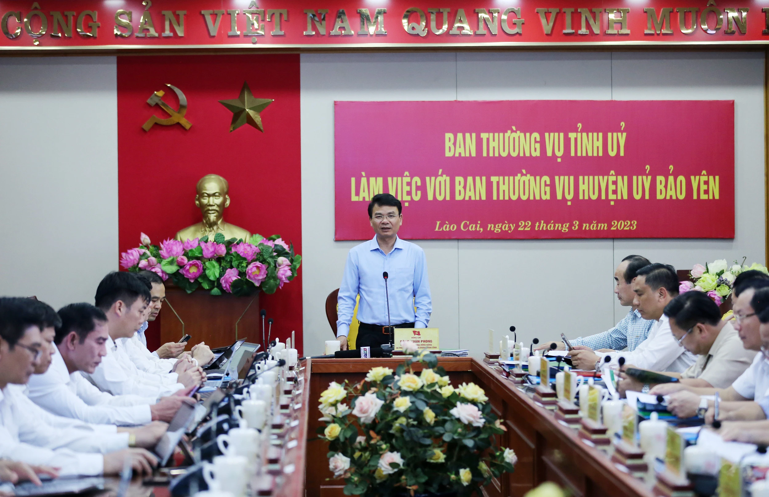 Bí thư Tỉnh ủy Đặng Xuân Phong chủ trì cuộc làm việc của Ban Thường vụ Tỉnh ủy với Ban Thường vụ Huyện ủy Bảo Yên ảnh 1