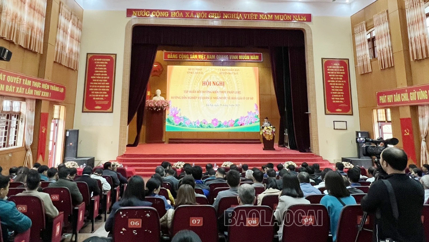 Bát Xát: Gần 300 đại biểu được tập huấn bồi dưỡng kiến thức pháp luật về hòa giải ở cơ sở ảnh 1