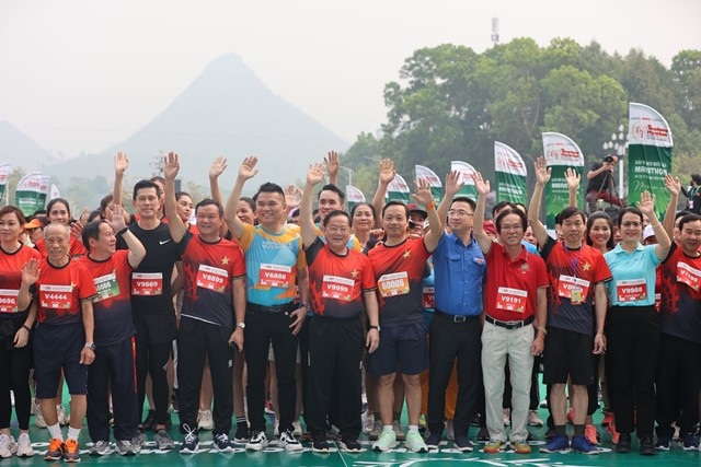 Tiền Phong marathon được trao kỷ lục vì có số VĐV tham dự đông nhất. Tiền Phong marathon được trao kỷ lục vì có số VĐV tham dự đông nhất.