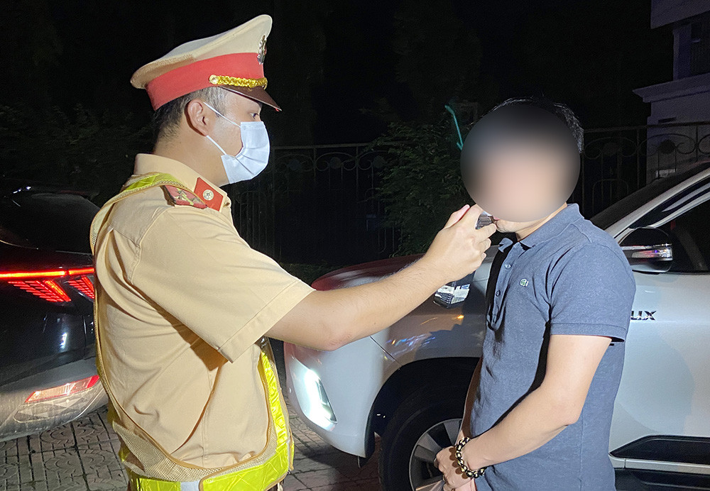 Cảnh sát giao thông các huyện, thành phố xử lý nghiêm người vi phạm trong 80 ngày cao điểm ảnh 1