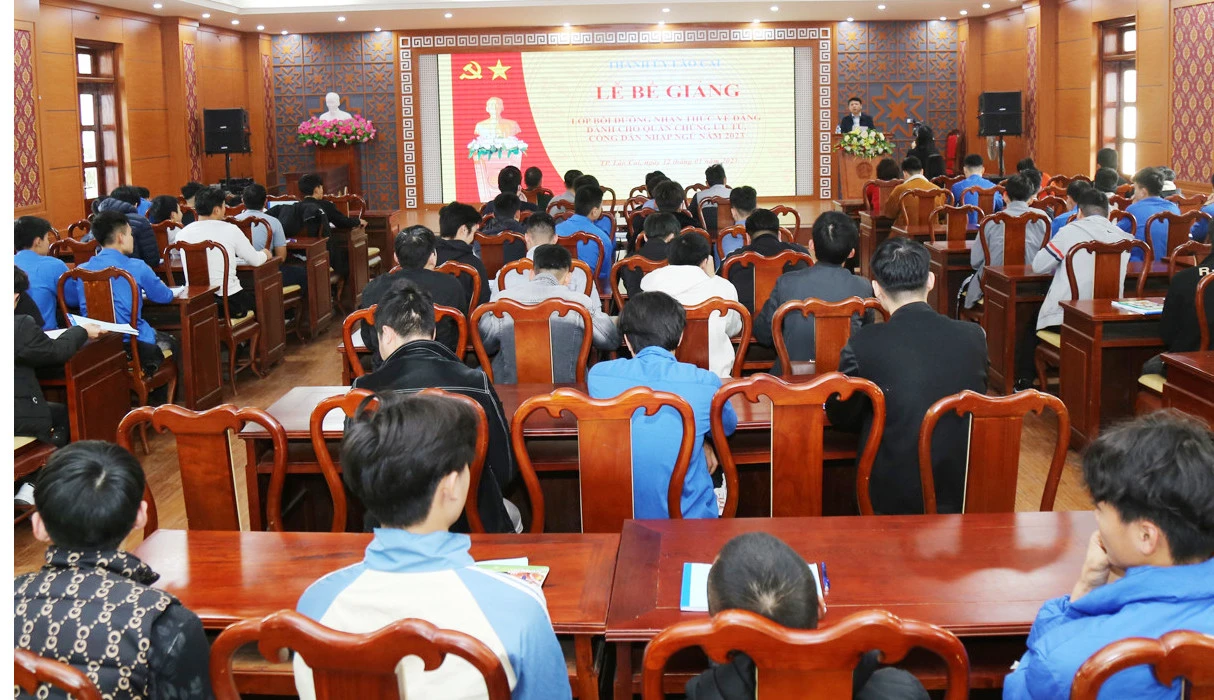 Lớp bồi dưỡng nhận thức về Đảng cho quần chúng ưu tú, công dân chuẩn bị nhập ngũ đợt 1 - năm 2023.