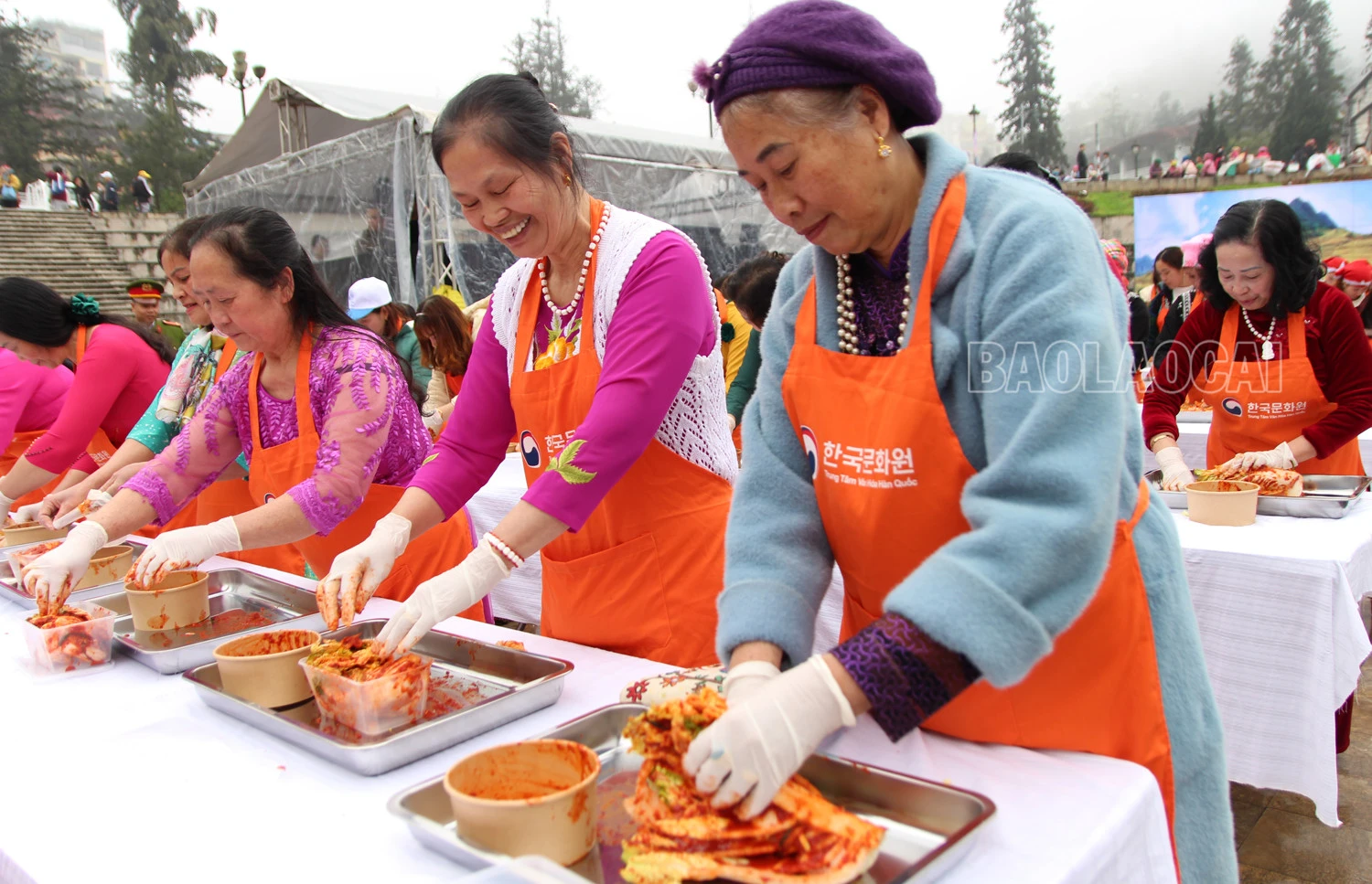 Hơn 200 người dân và du khách tham gia học làm món ăn quốc dân của Hàn Quốc tại Sa Pa ảnh 6