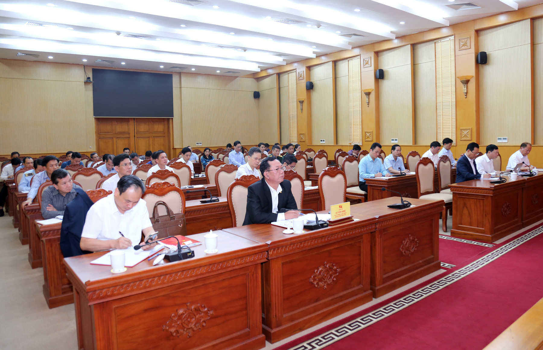 Các đại biểu tham dự hội nghị.