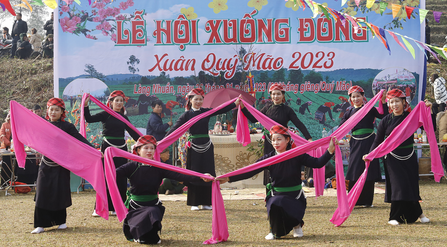 Người dân Bảo Thắng vui hội Xuống đồng và cúng rừng cầu bình an ảnh 4