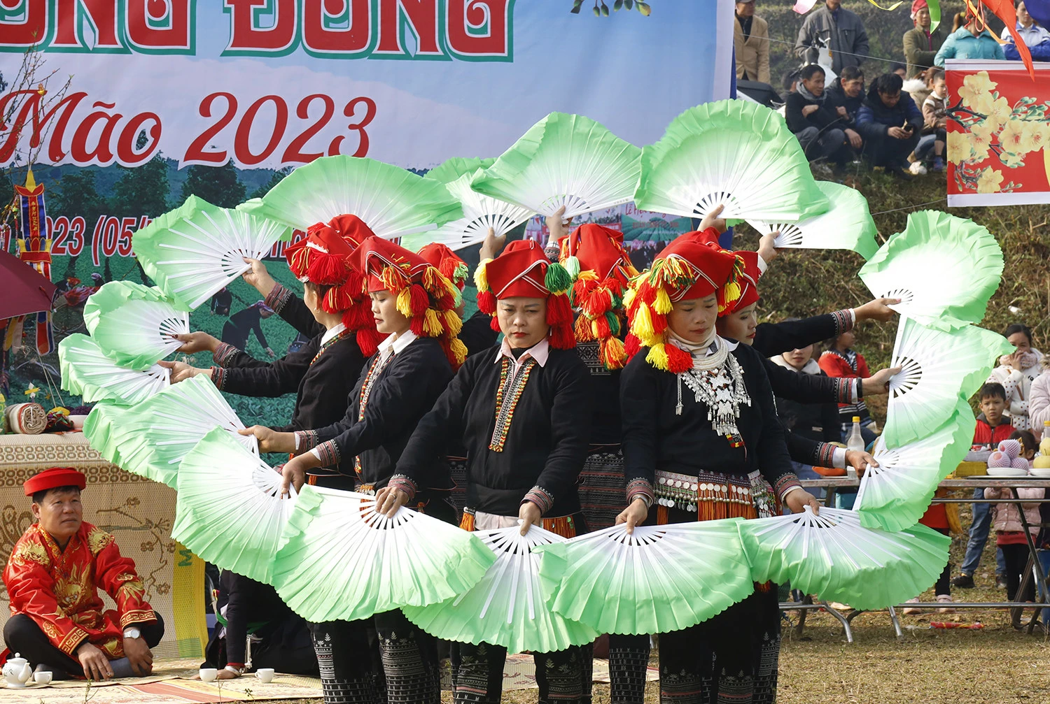 Người dân Bảo Thắng vui hội Xuống đồng và cúng rừng cầu bình an ảnh 5