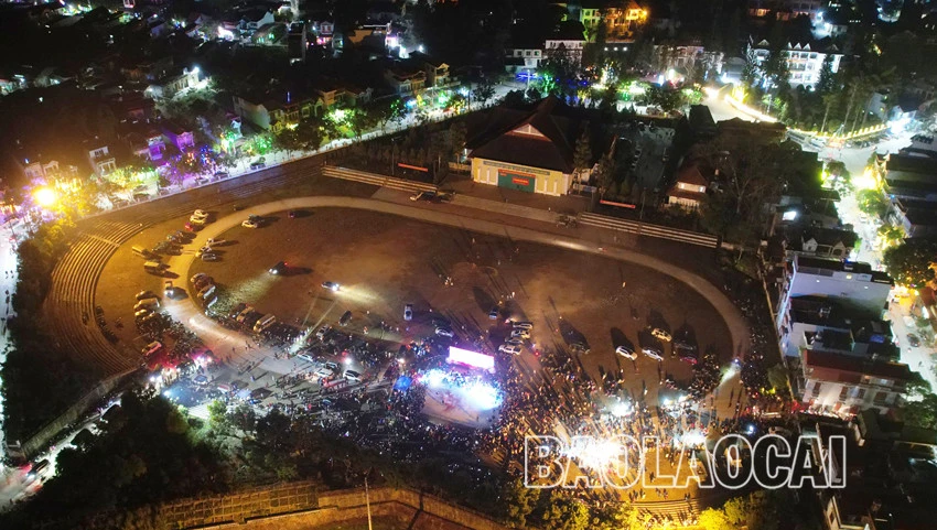 Ấn tượng vũ điệu nhảy lửa của người Dao đỏ Bắc Hà ảnh 1 Ấn tượng vũ điệu nhảy lửa của người Dao đỏ Bắc Hà ảnh 1