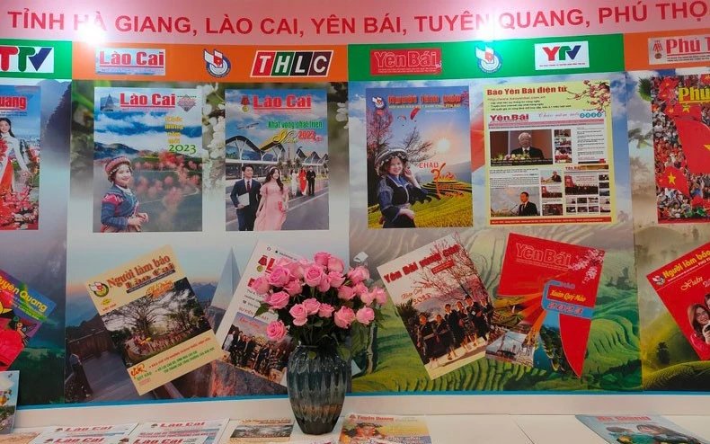 Các ấn phẩm báo chí của các địa phương tại Hội Báo toàn quốc 2023. (Ảnh: THU HẠNH HƯƠNG)