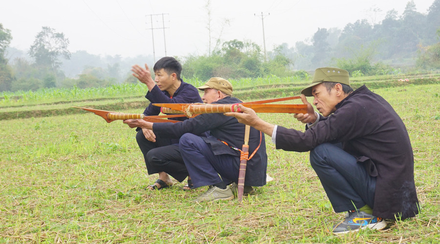 Ngày đầu năm cùng người Tày ra đồng tìm hướng kiêng ảnh 3 Ngày đầu năm cùng người Tày ra đồng tìm hướng kiêng ảnh 3