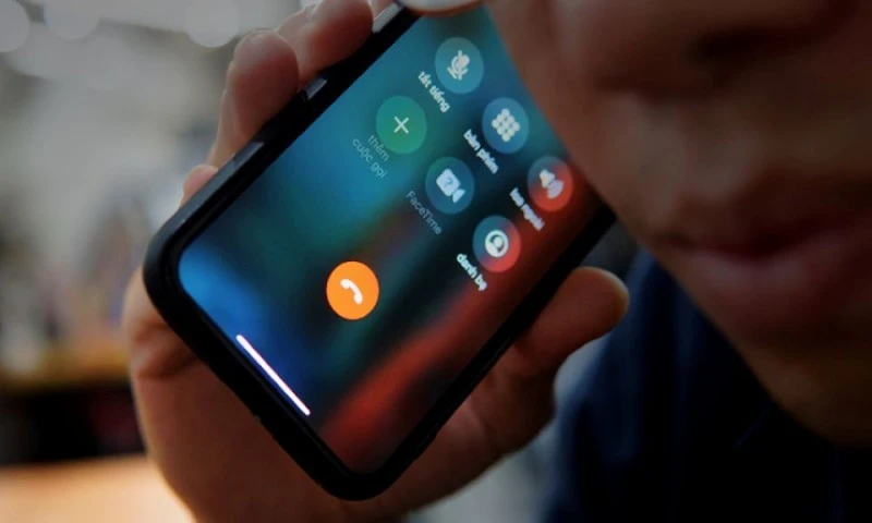 Trong bối cảnh nhà mạng yêu cầu chuẩn hóa thông tin, hàng loạt người dùng nhận cuộc gọi đe dọa "khóa thuê bao sau 2 giờ". Trong bối cảnh nhà mạng yêu cầu chuẩn hóa thông tin, hàng loạt người dùng nhận cuộc gọi đe dọa "khóa thuê bao sau 2 giờ".