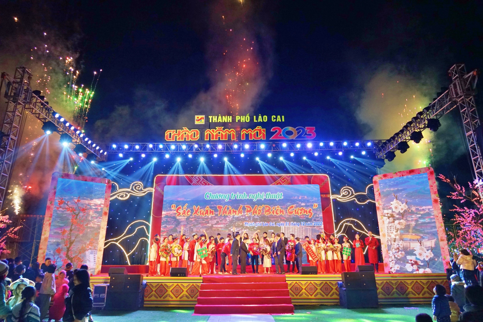 Thành phố Lào Cai tổ chức chương trình nghệ thuật Chào năm mới 2023 “Sắc Xuân thành phố biên cương” ảnh 10