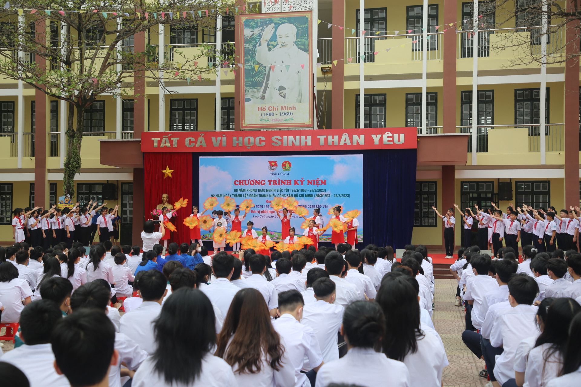 Quang cảnh chương trình kỷ niệm.