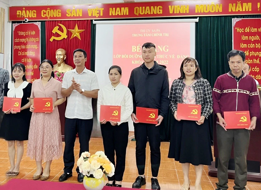 Tạo nguồn tốt giúp nâng cao hiệu quả công tác phát triển đảng viên của thị xã Sa Pa.