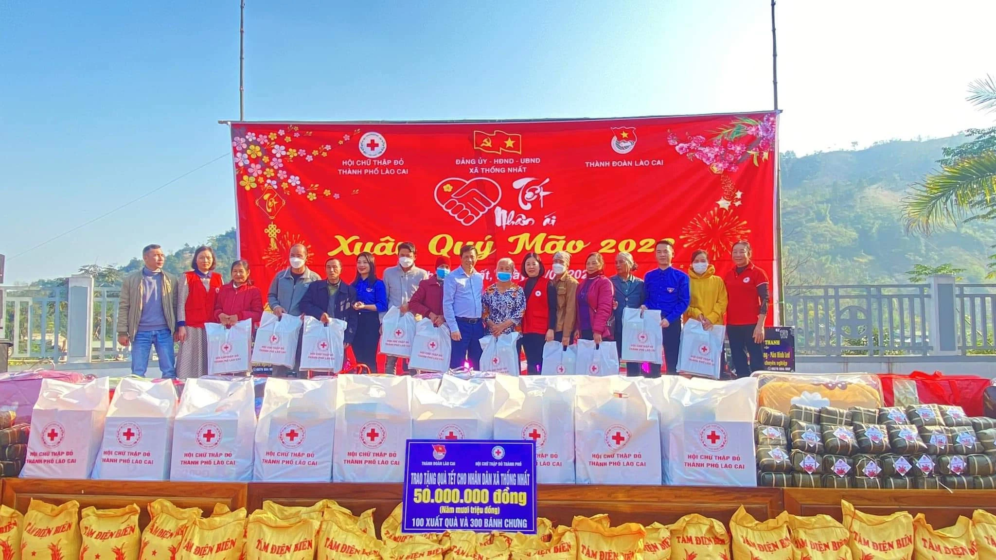 “Tết yêu thương” về vùng cao ảnh 1