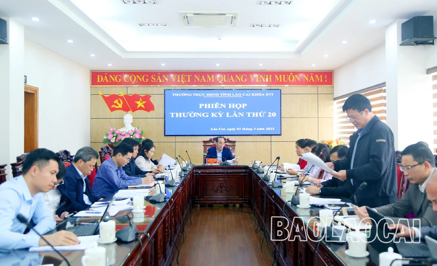 Quang cảnh phiên họp.