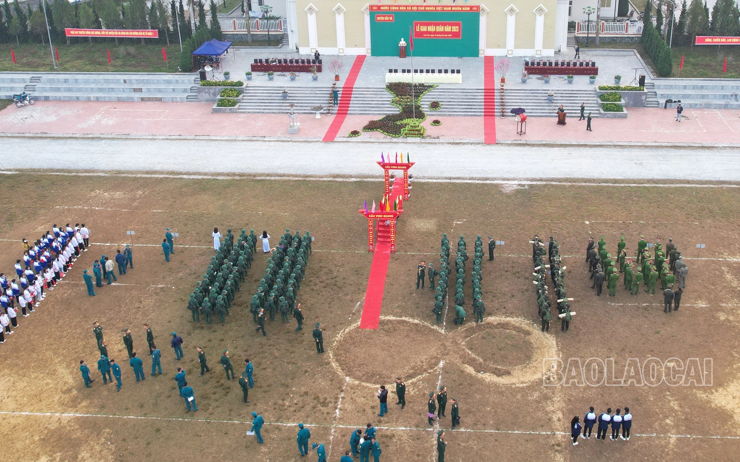 Quang cảnh buổi lễ giao, nhận quân tại huyện Bắc Hà.