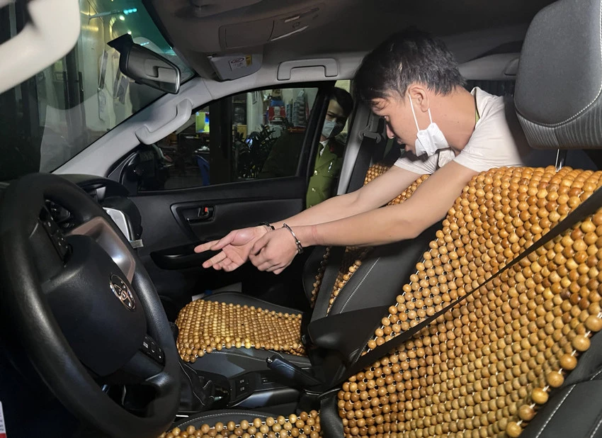 Thực nghiệm hiện trường nơi đối tượng Tỵ trộm cắp tài sản.