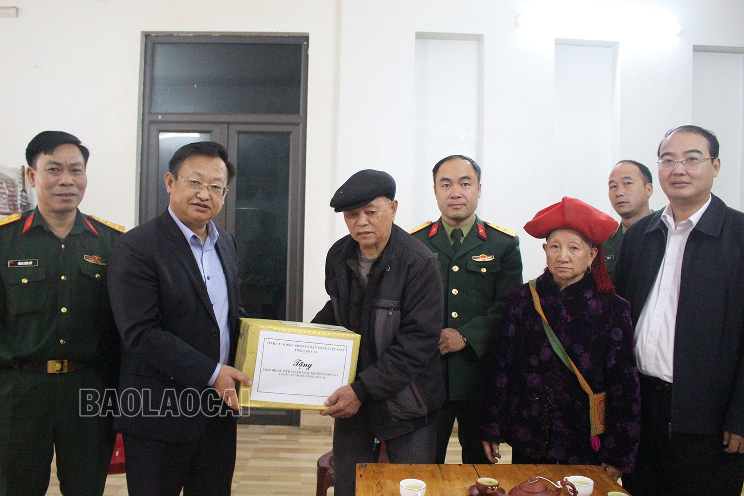 Các đồng chí lãnh đạo tỉnh thăm, tặng quà gia đình quân nhân, cựu quân nhân và người có công tại một số địa phương ảnh 12 Các đồng chí lãnh đạo tỉnh thăm, tặng quà gia đình quân nhân, cựu quân nhân và người có công tại một số địa phương ảnh 12