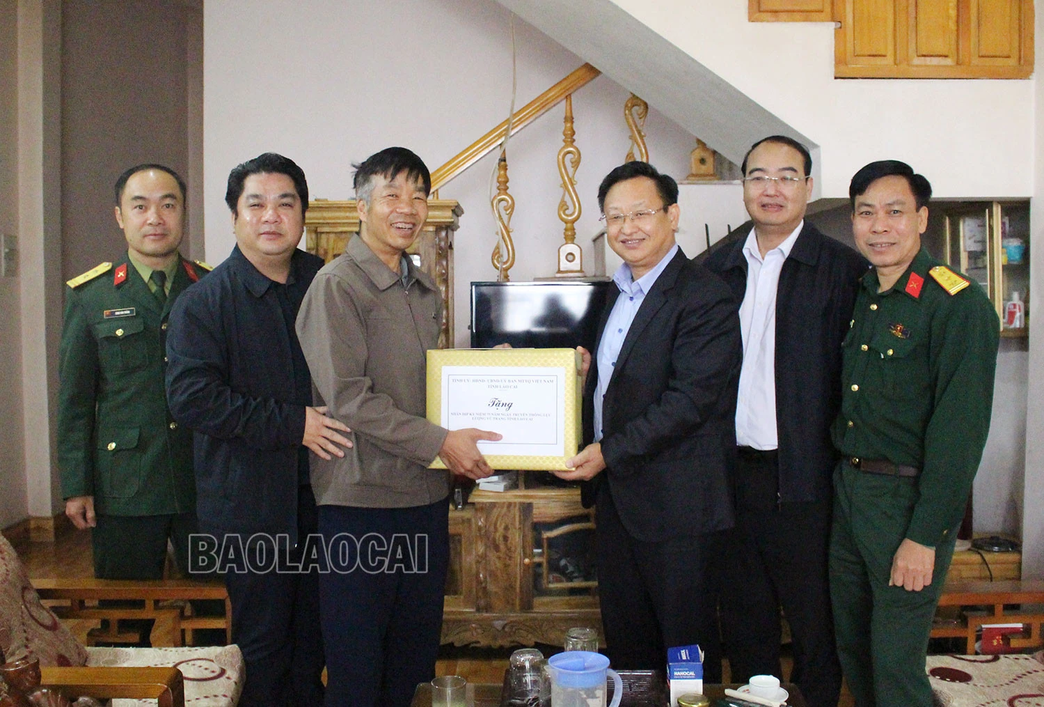 Các đồng chí lãnh đạo tỉnh thăm, tặng quà gia đình quân nhân, cựu quân nhân và người có công tại một số địa phương ảnh 11