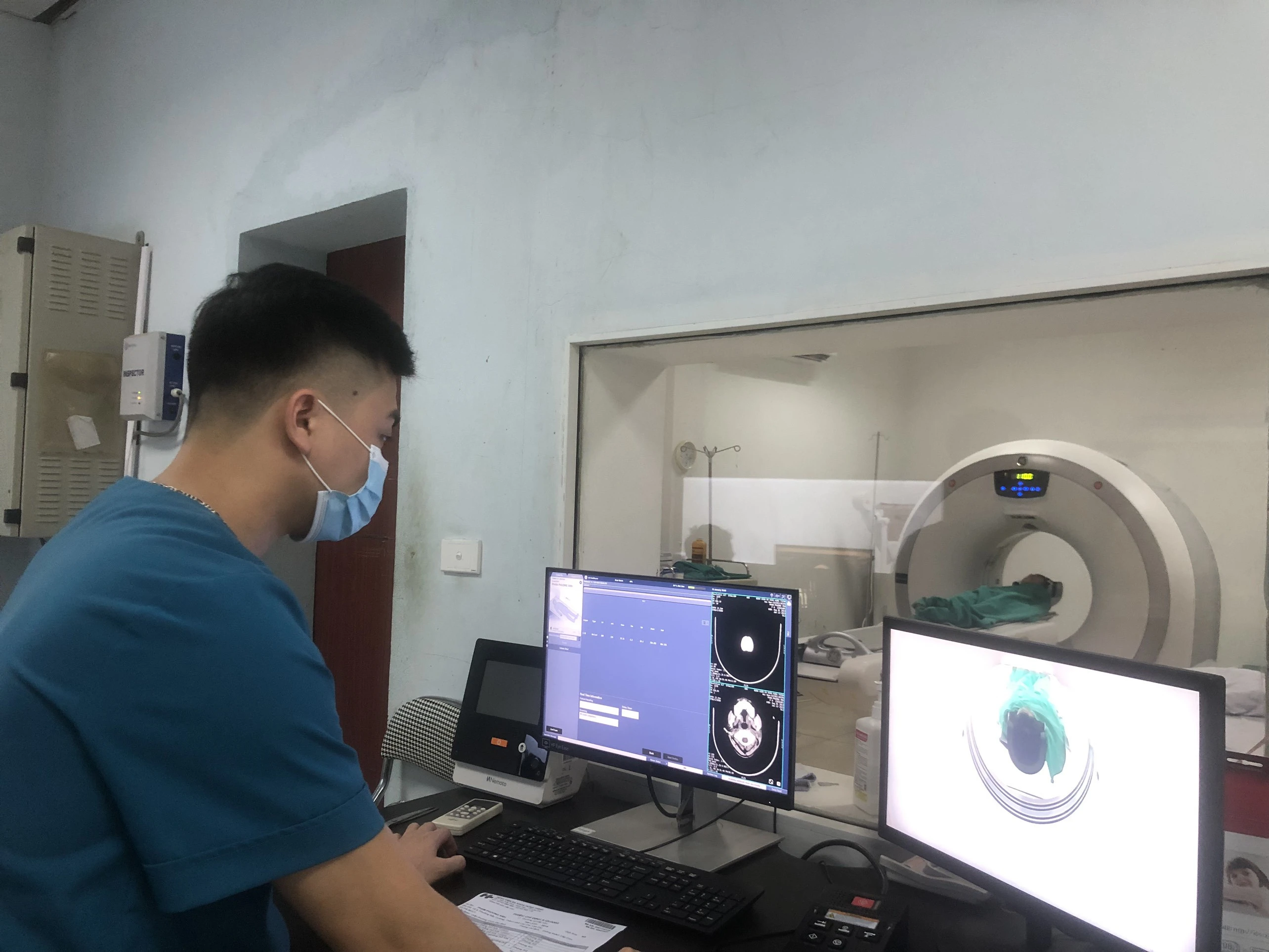 Giải cứu thành công cháu bé bị kẹt giữa 2&nbsp;nhà xây ảnh 5