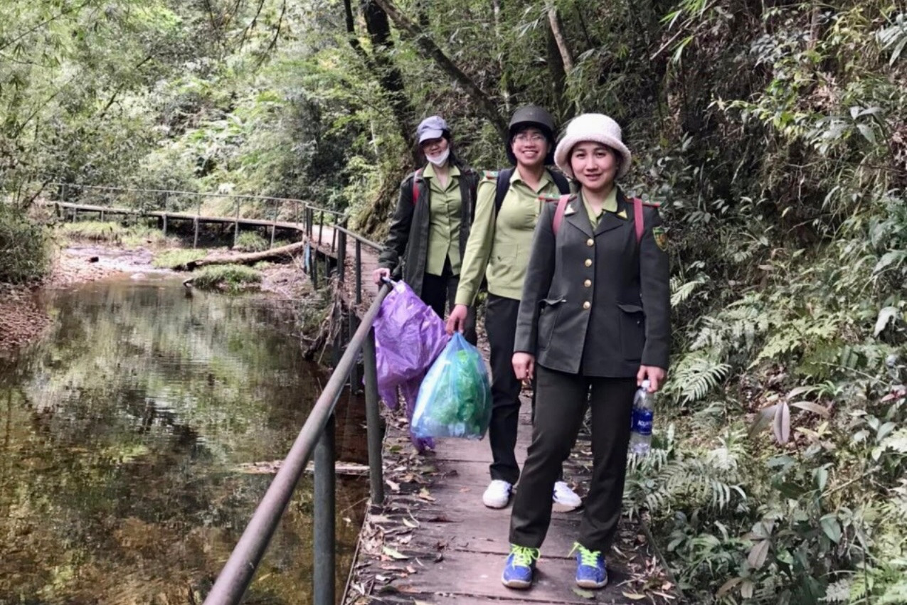 Những “bóng hồng” giữa đại ngàn ảnh 2