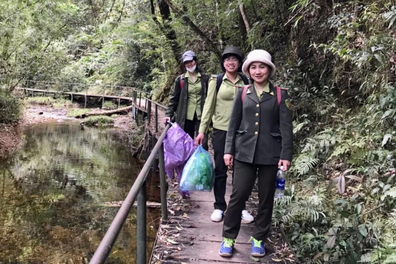 Những “bóng hồng” giữa đại ngàn ảnh 2 Những “bóng hồng” giữa đại ngàn ảnh 2