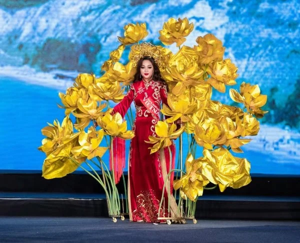 Hoàng Thanh Nga xuất sắc đoạt giải Á hậu 1 Mrs Universe 2022 tại Sofia ảnh 1