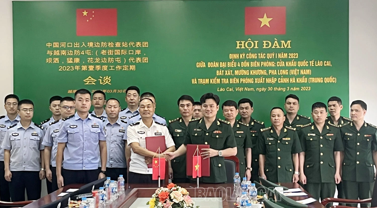 Hội đàm và trao tặng danh hiệu Sứ giả hữu nghị ảnh 2