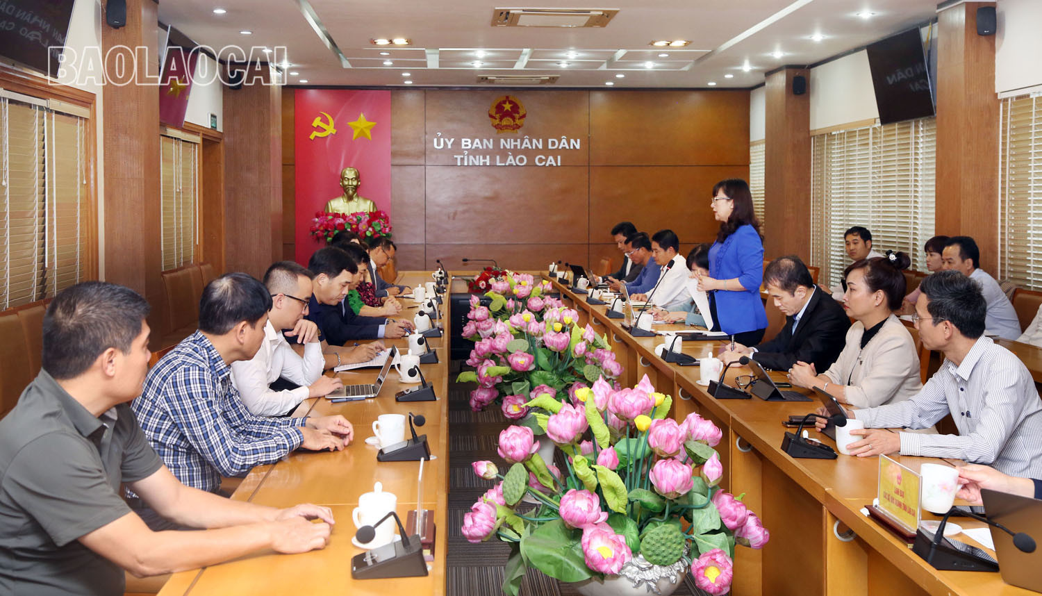 Quang cảnh buổi làm việc.