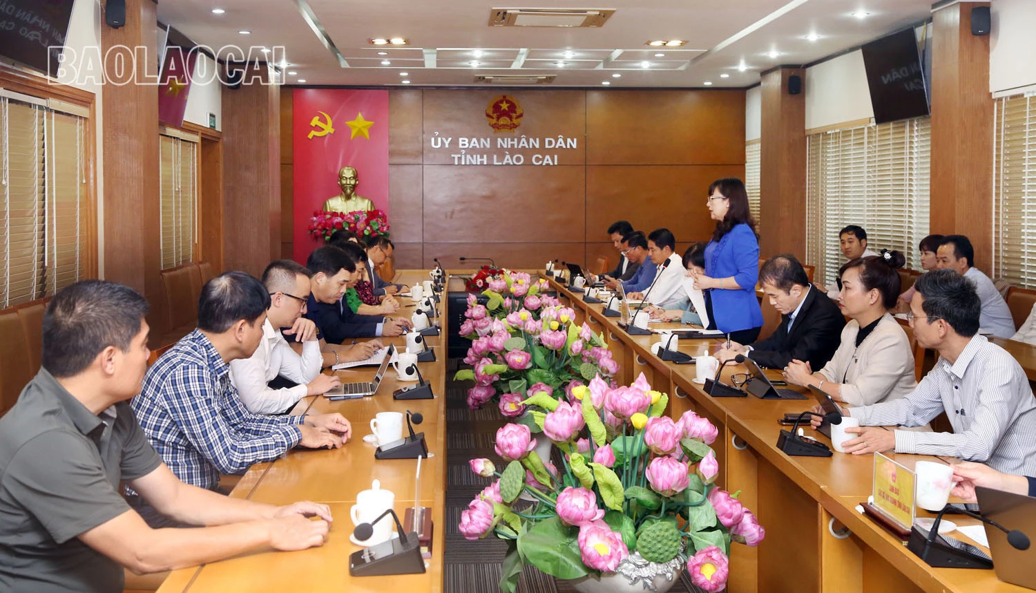 Quang cảnh buổi làm việc.