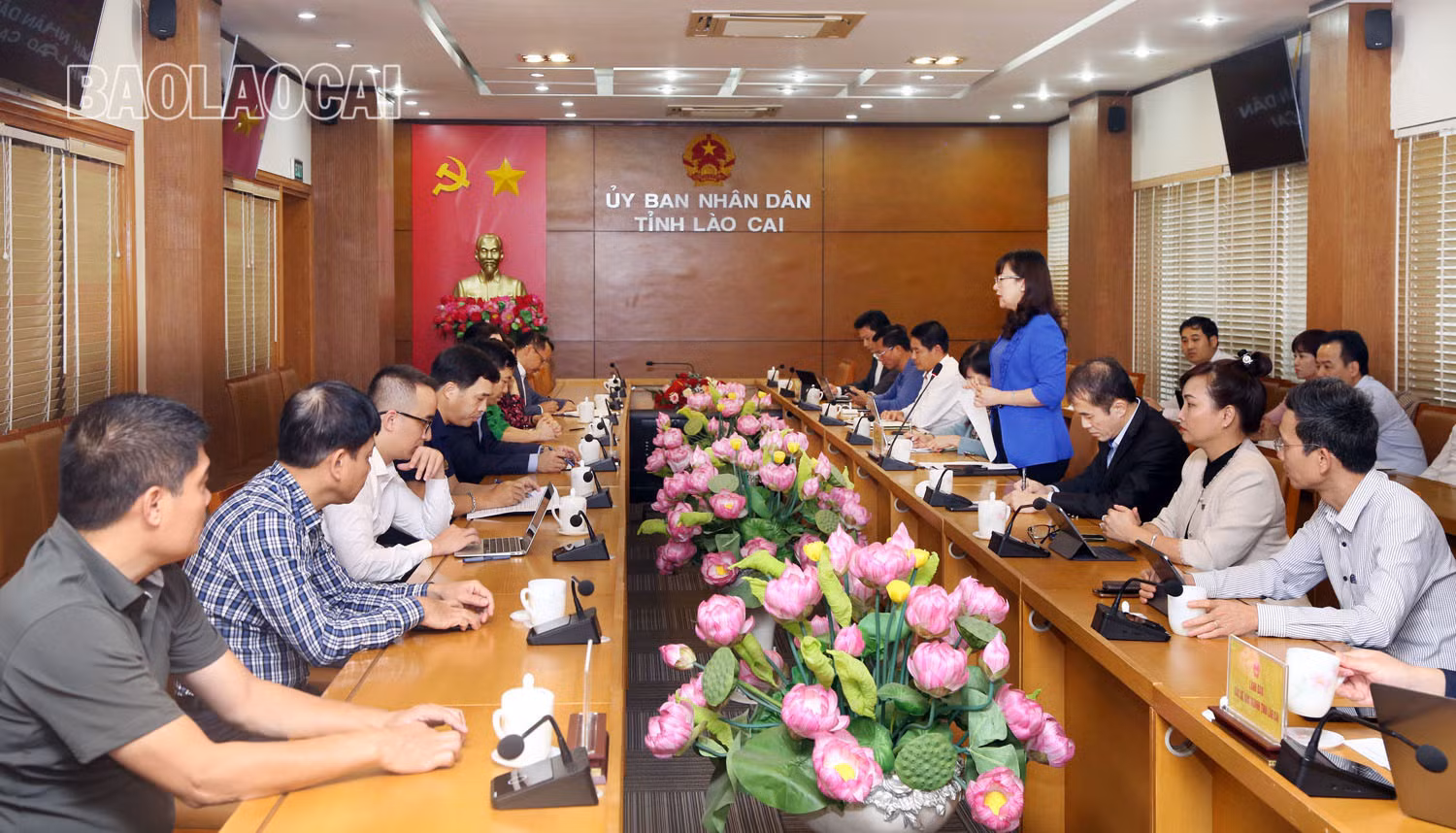 Quang cảnh buổi làm việc.