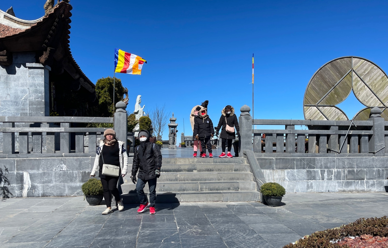 Nhiều du khách chọn Sa Pa là điểm đến trong ngày đầu tiên của năm mới Quý Mão 2023.