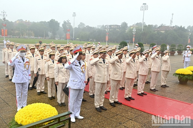 Lãnh đạo Đảng, Nhà nước vào Lăng viếng Chủ tịch Hồ Chí Minh ảnh 6