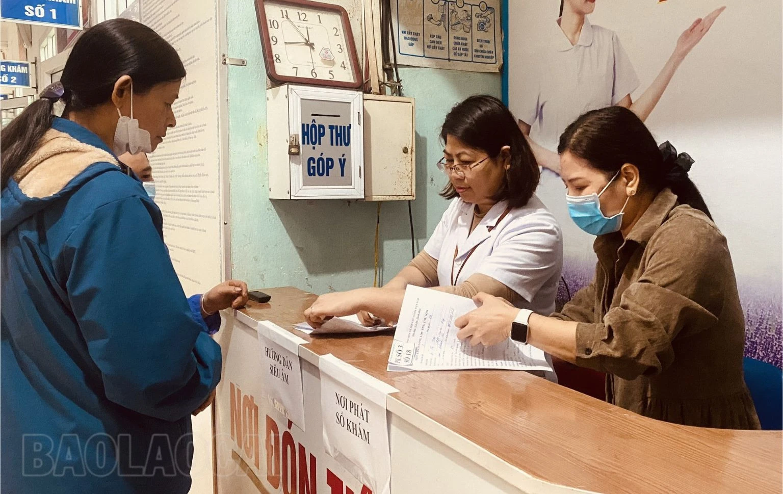 Hơn 400 phụ nữ được khám sàng lọc ung thư miễn phí ảnh 1