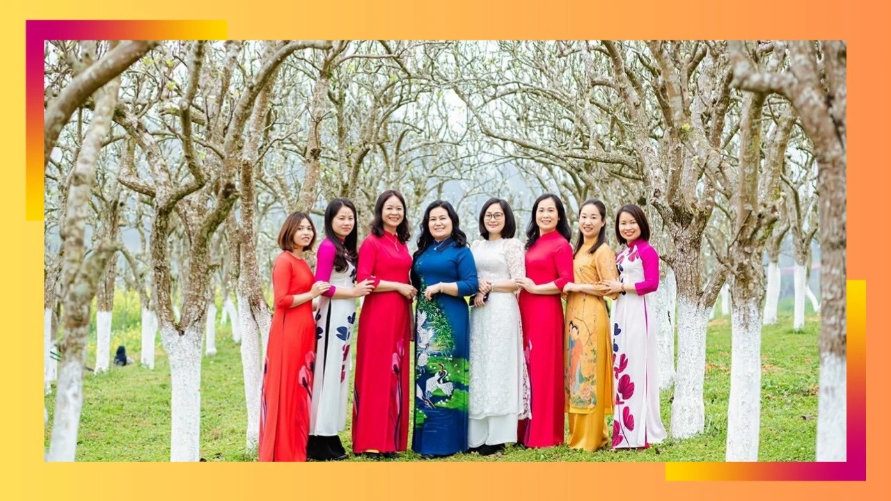 Cán bộ, phụ nữ huyện Bắc Hà diện trang phục áo dài truyền thống hưởng ứng Tuần lễ áo dài.