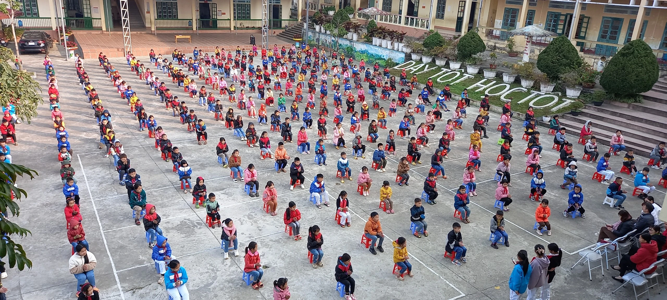 Hơn 231.000 học sinh trở lại trường sau kỳ nghỉ tết Nguyên đán ảnh 7