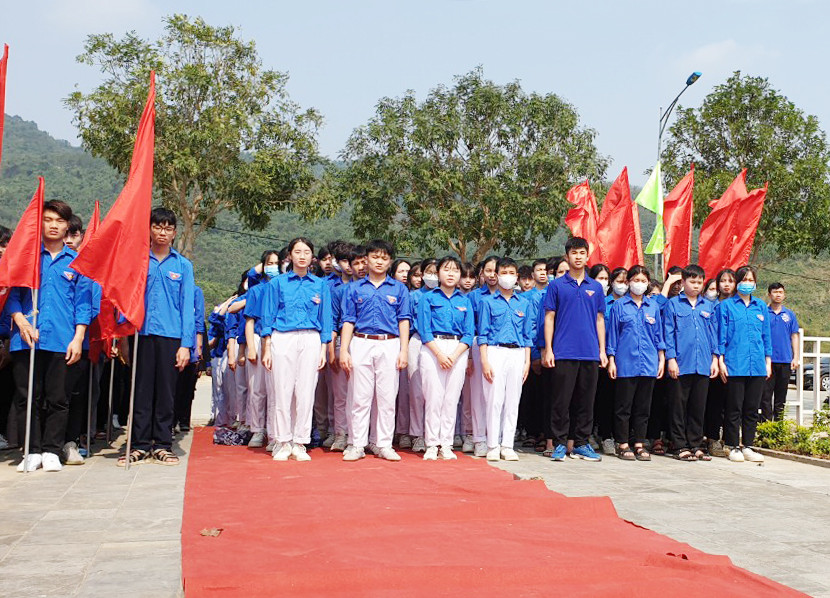 Thành đoàn Lào Cai kết nạp hơn 1.000 đoàn viên mới ảnh 1