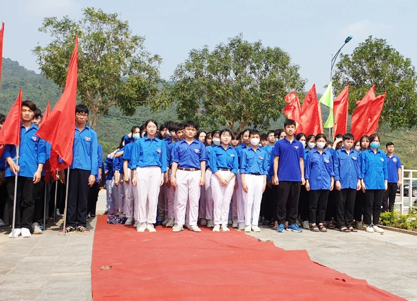 Thành đoàn Lào Cai kết nạp hơn 1.000 đoàn viên mới ảnh 1