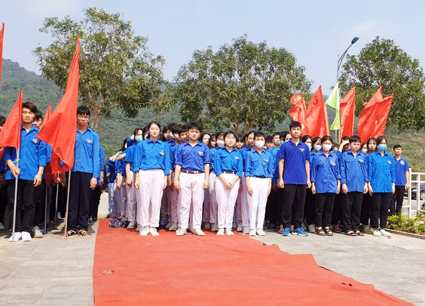 Thành đoàn Lào Cai kết nạp hơn 1.000 đoàn viên mới ảnh 1