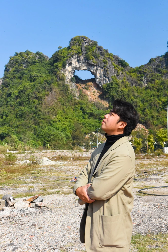 Núi thủng Hạ Long - điểm đến mới của giới trẻ ảnh 3