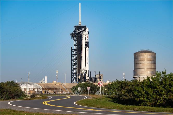 Tên lửa Falcon 9 mang theo tàu Dragon tại sân bay vũ trụ 39A ở Trung tâm vũ trụ Kennedy, bang Florida, Mỹ, ngày 26/2/2023.