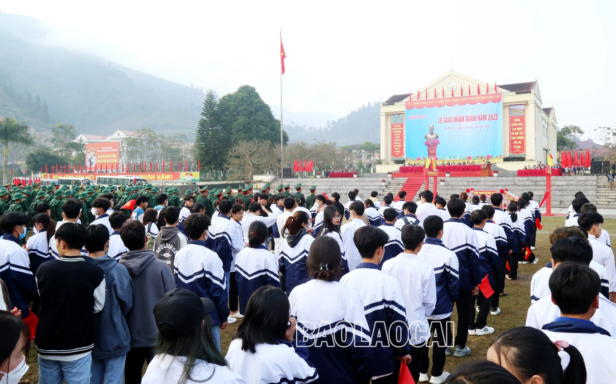 Quang cảnh buổi lễ. Đại biểu dự buổi lễ.